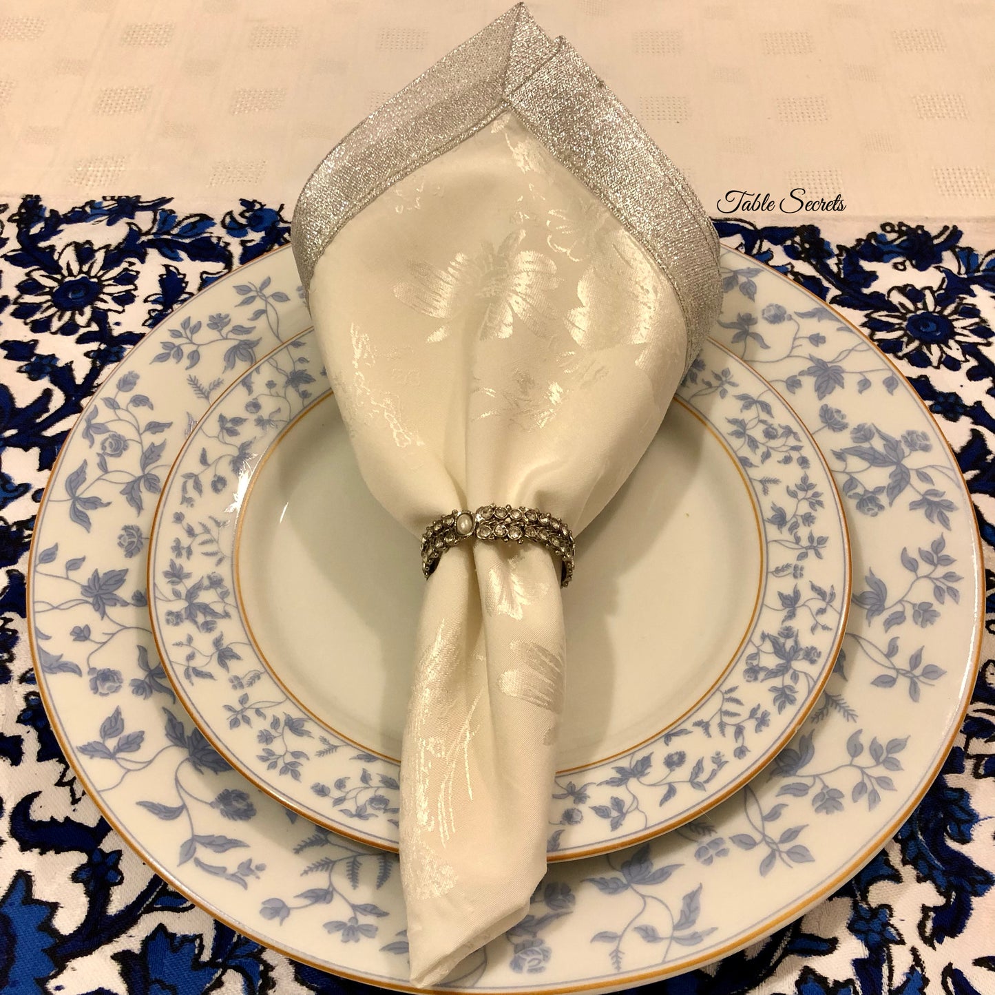 Self-Print White Napkins with Silver Ribbon Set