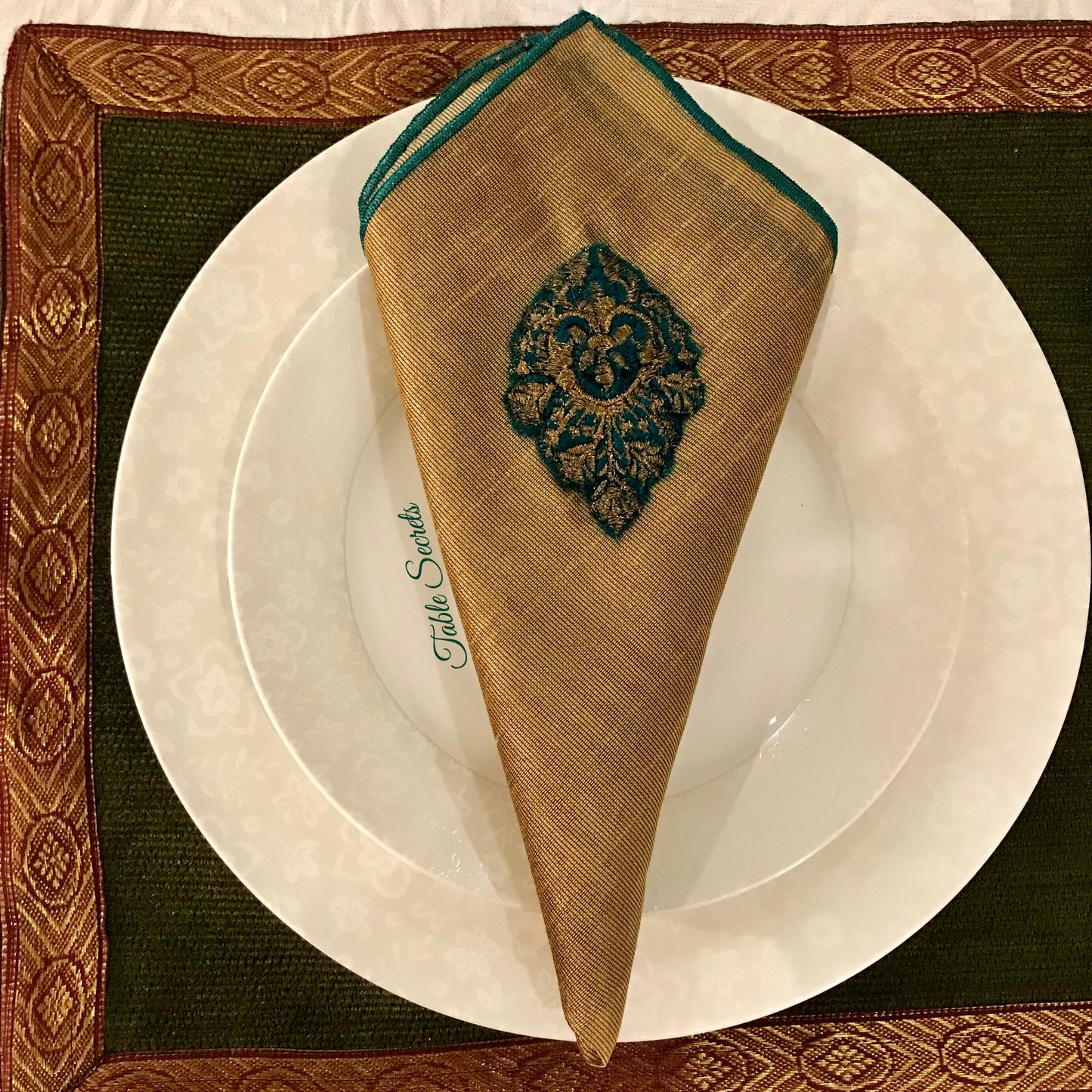 Velvet Appliquéd Green & Dull Gold Napkin (Set)