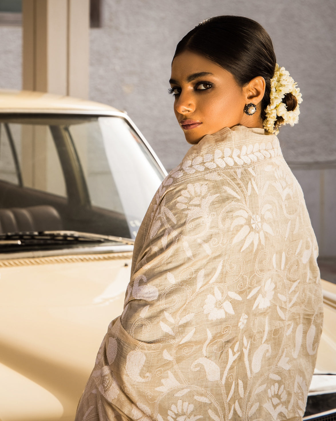 Aafrinish Zooni Sheikh Zooni-Sheikh Embroidery Pakistan Fashion Aafrinish chikankari kurta Midnight Blue tussar silk kurta hand embroidery offwhite-white kantha dupatta duppata fashion Mercedes-Benz 1970 Aafrinish-by-Niazi